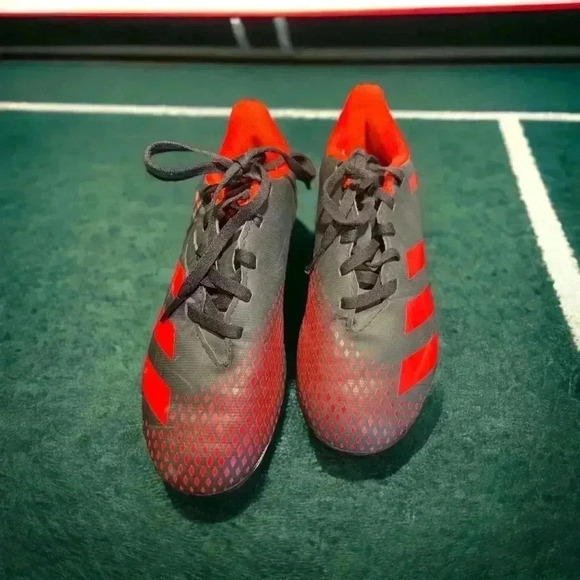 Adidas predator soccer shoes in good used condition. - Picture 5 of 6